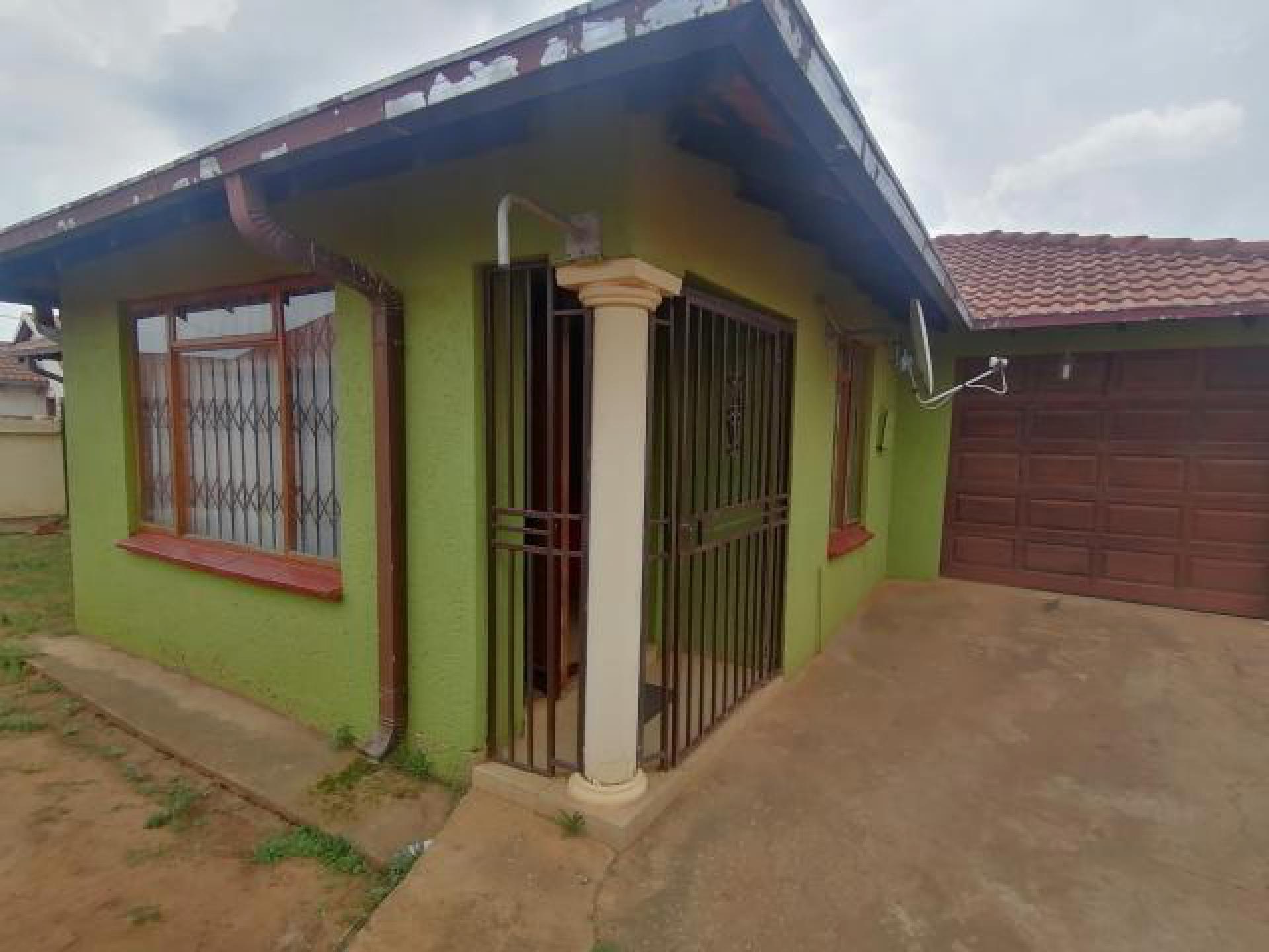 Front View of property in Mahube Valley