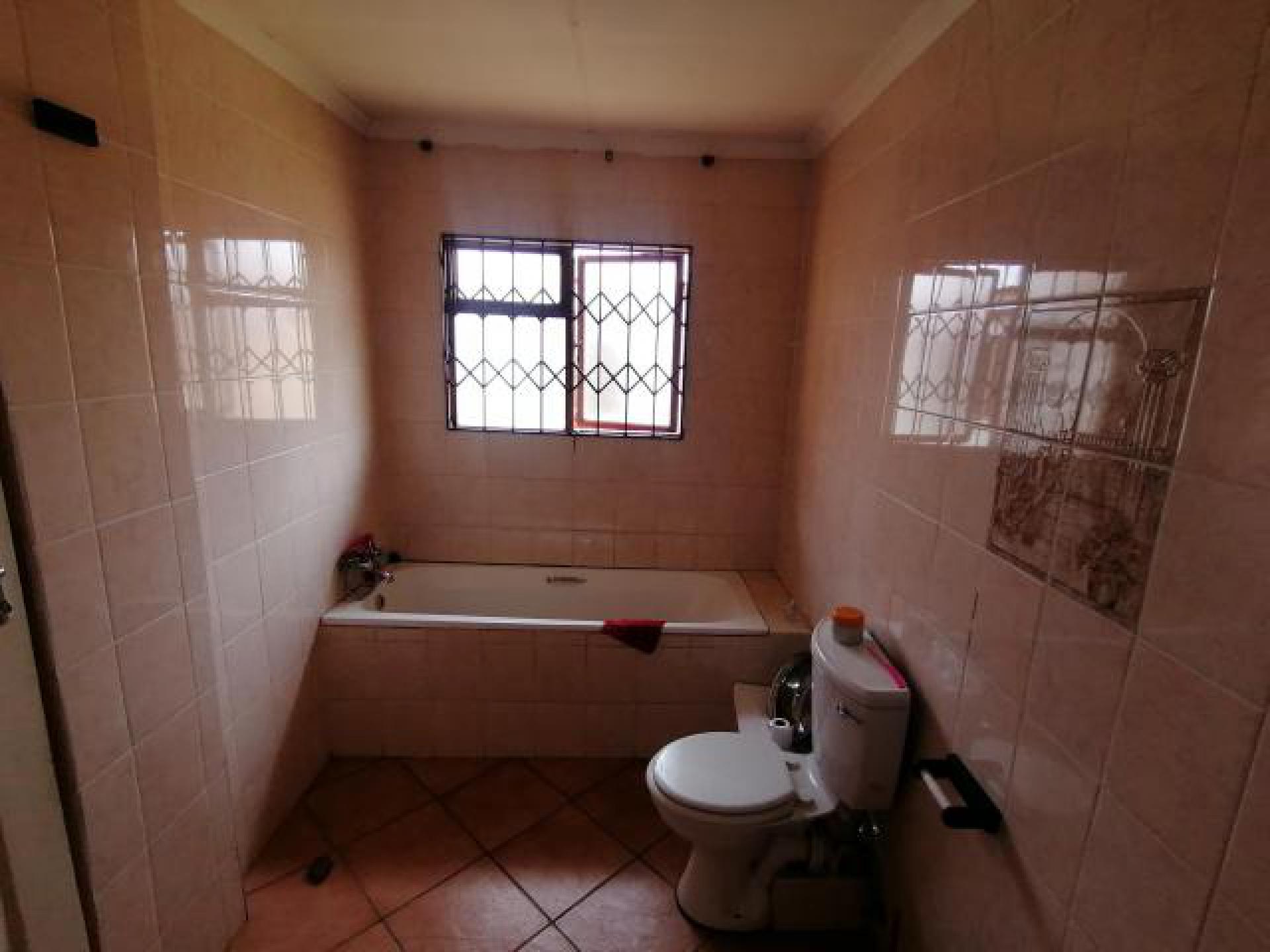 Bathroom 1 of property in Mahube Valley