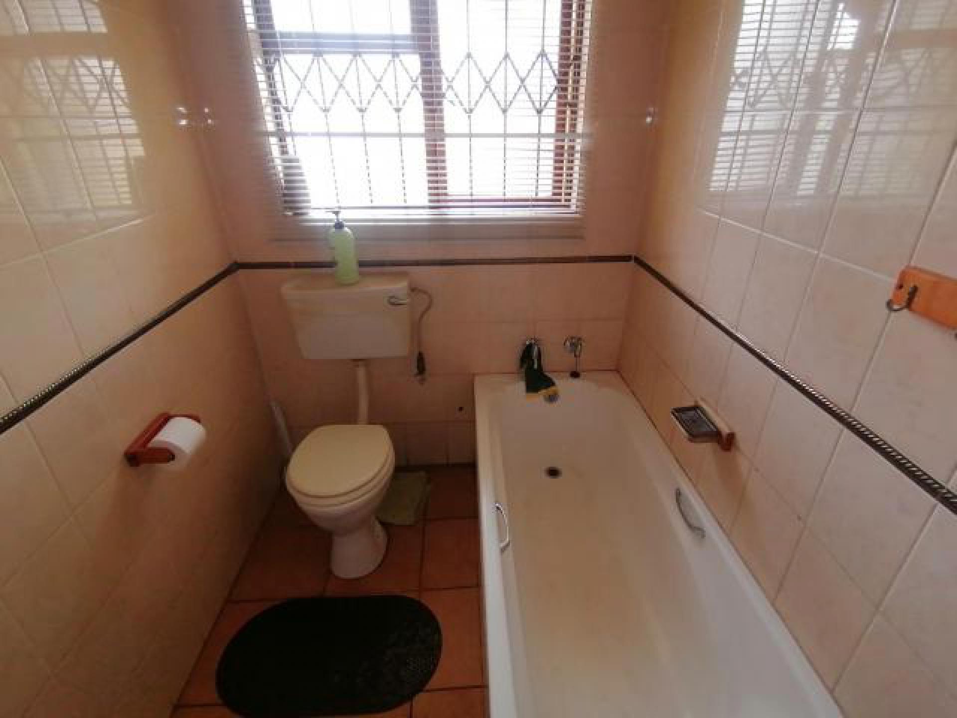 Bathroom 2 of property in Mahube Valley