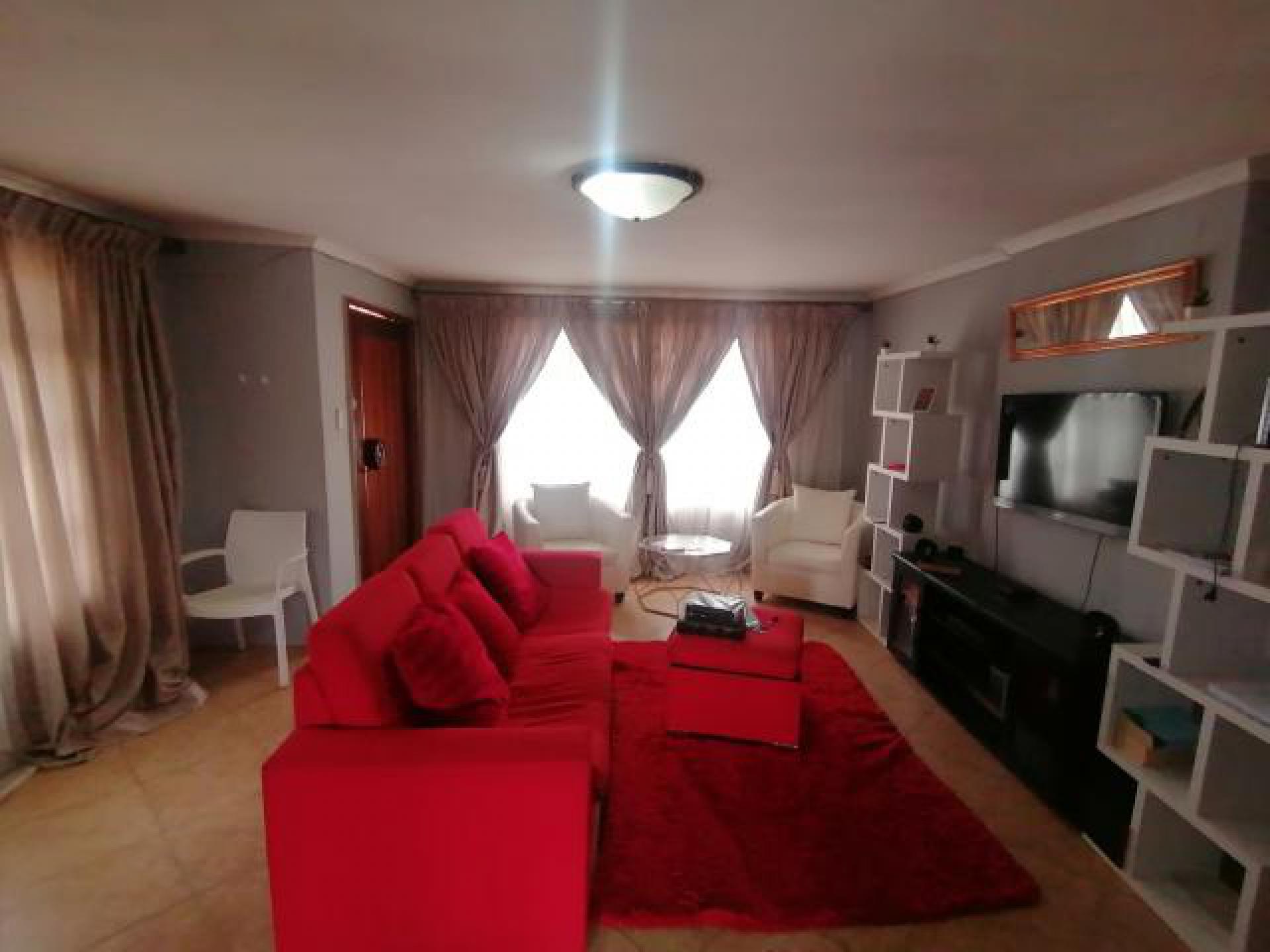 Lounges of property in Mahube Valley