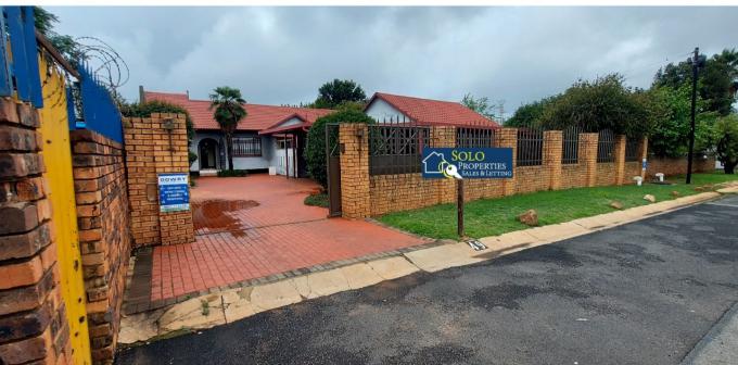 3 Bedroom House for Sale For Sale in Witpoortjie - MR539707