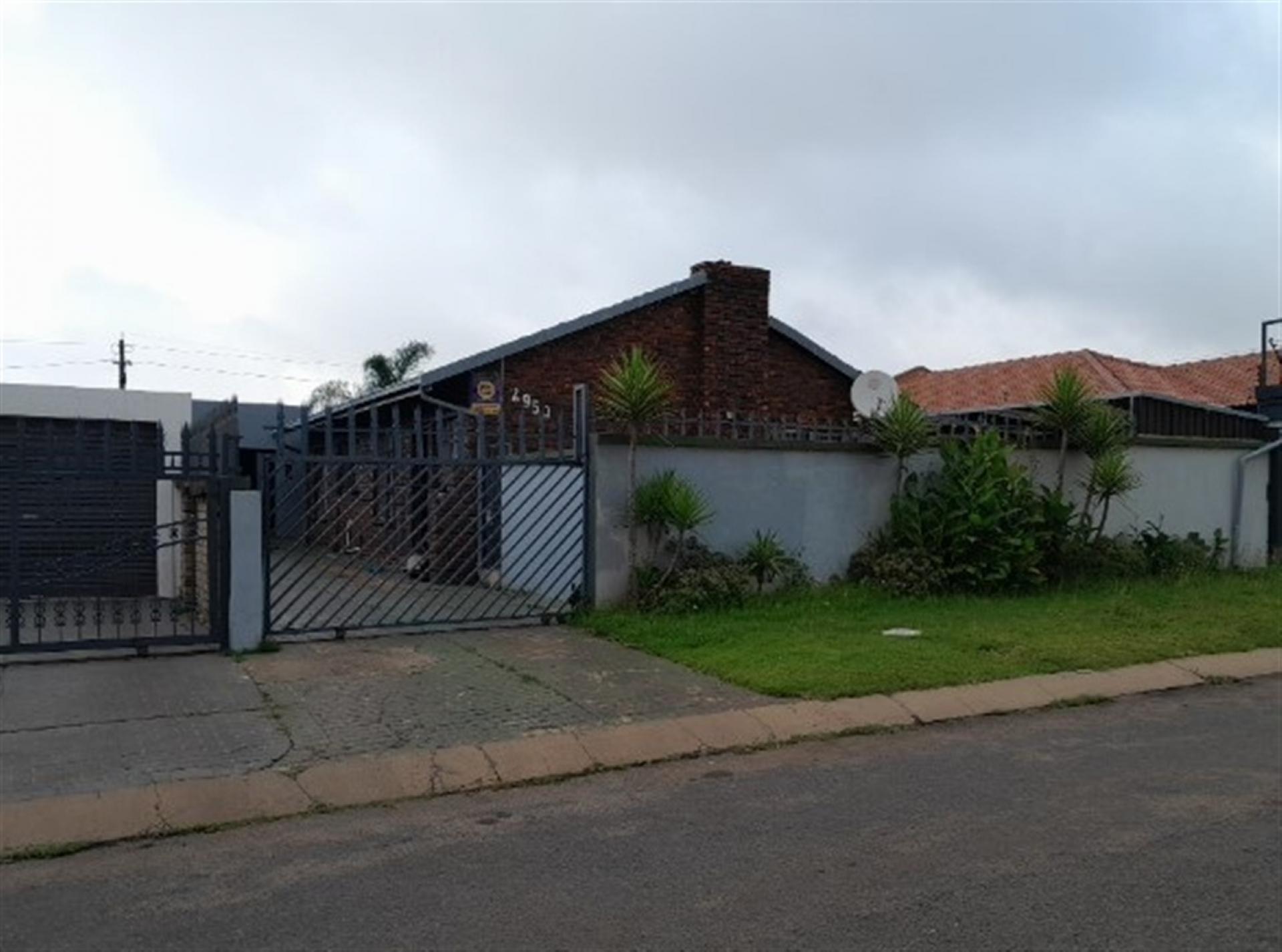 Front View of property in Lenasia South