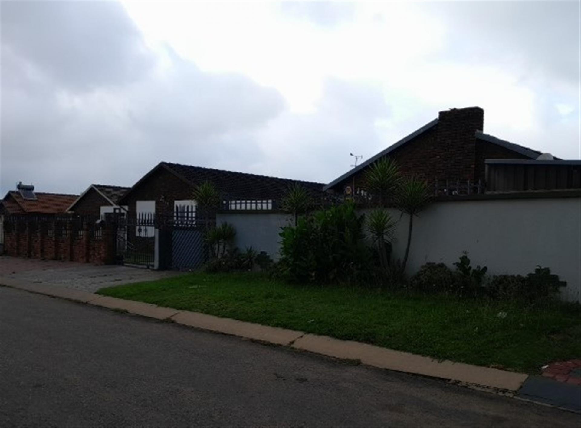 Front View of property in Lenasia South