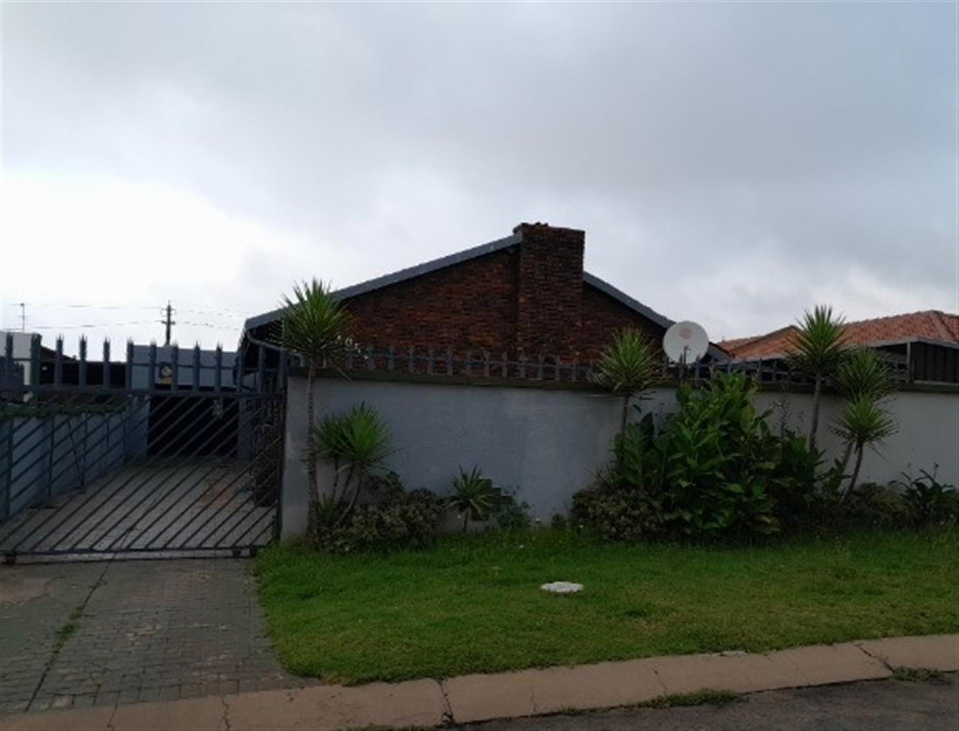 Front View of property in Lenasia South
