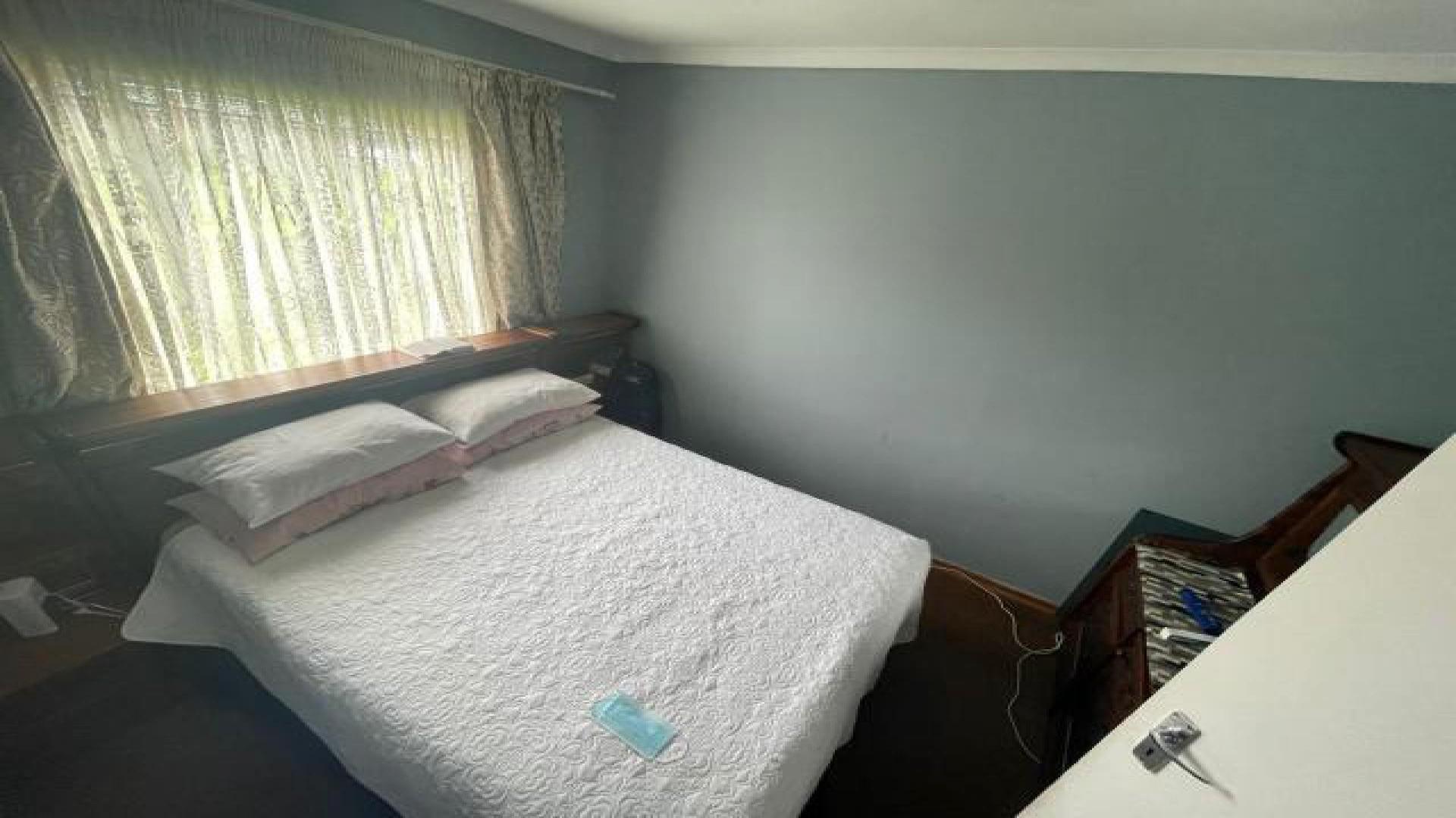 Bed Room 2 of property in Kroonstad