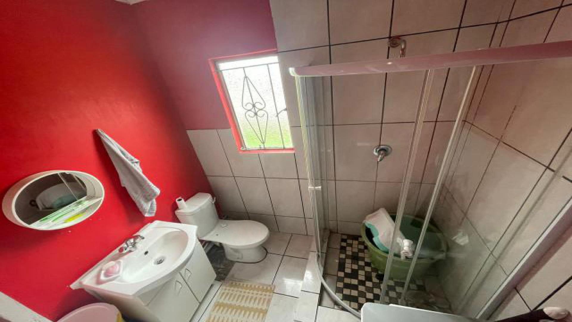 Bathroom 1 of property in Kroonstad
