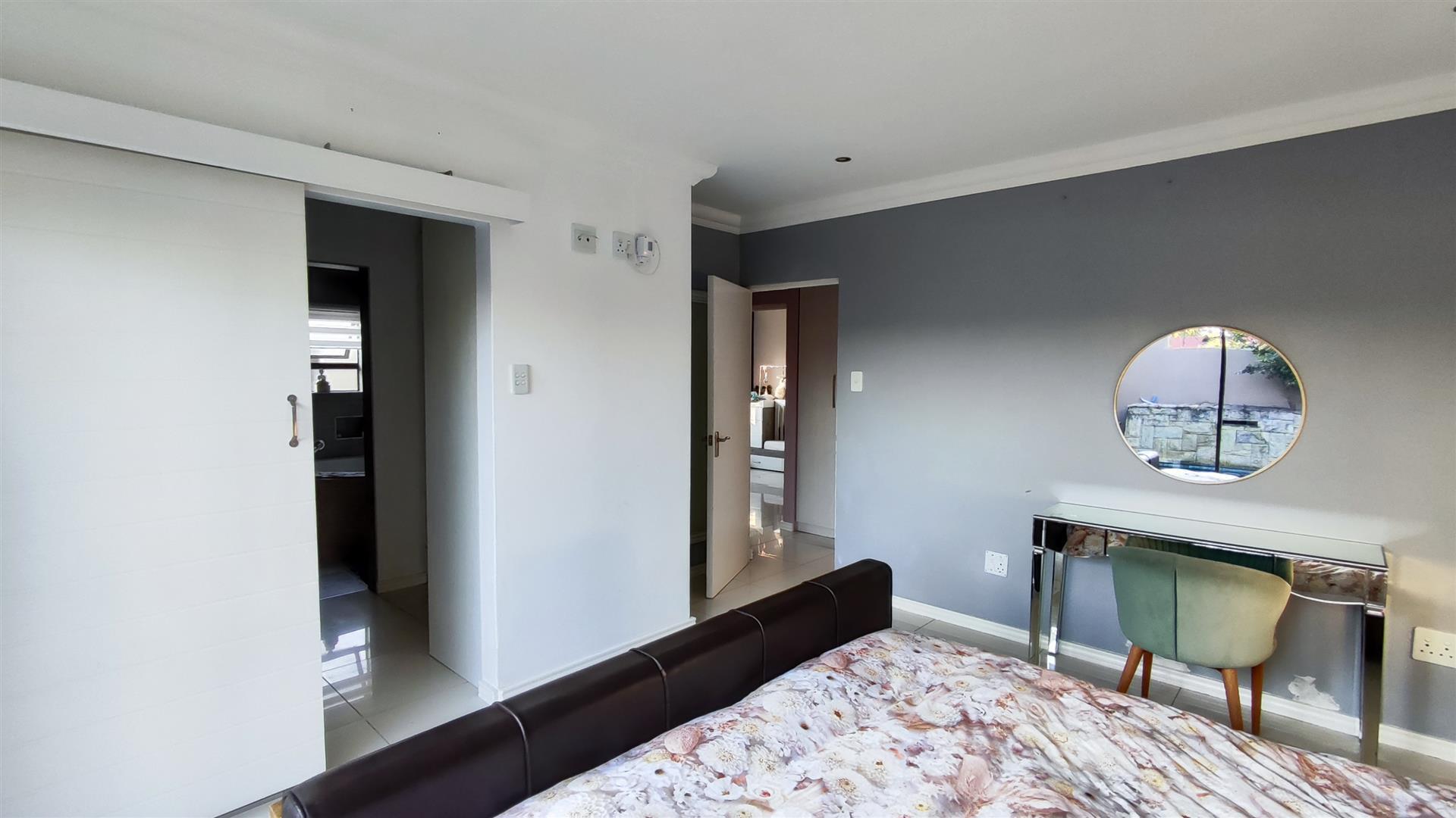 Main Bedroom - 17 square meters of property in Pomona