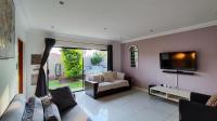 Lounges - 21 square meters of property in Pomona