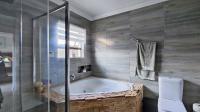 Main Bathroom - 10 square meters of property in Pomona