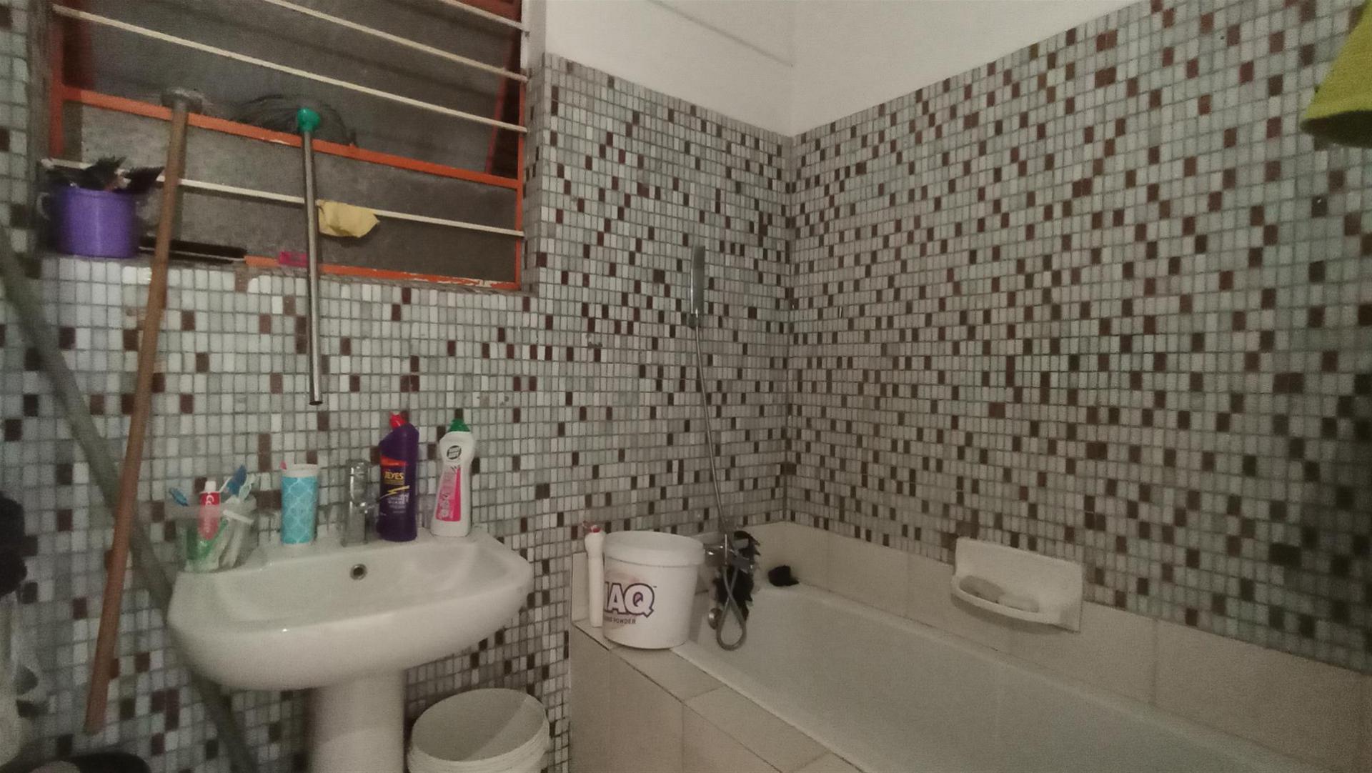 Bathroom 1 - 6 square meters of property in Benoni