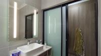 Main Bathroom - 7 square meters of property in Carlswald