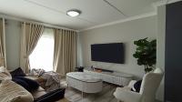 Lounges - 11 square meters of property in Carlswald