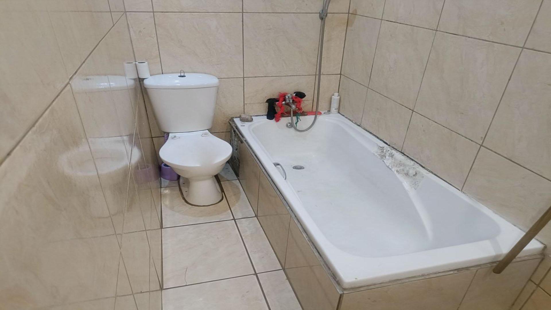 Bathroom 1 of property in Klipspruit West