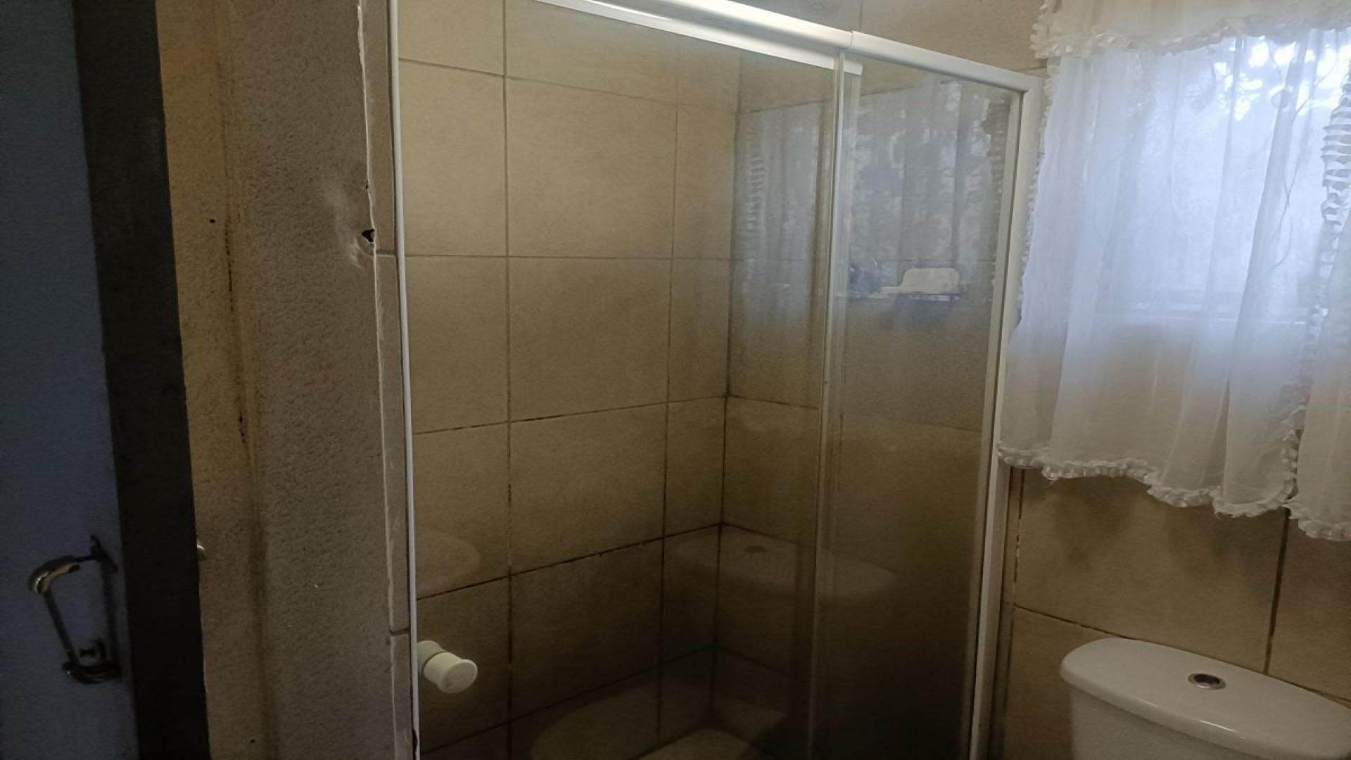 Bathroom 2 of property in Klipspruit West