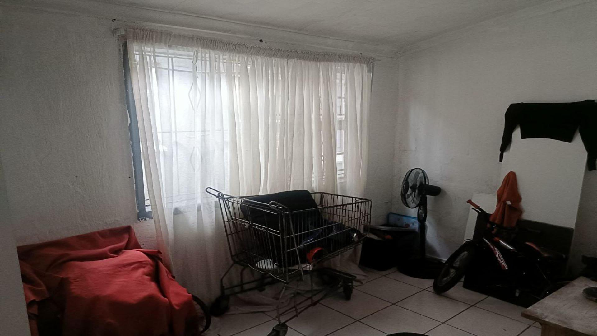 Bed Room 5+ of property in Klipspruit West