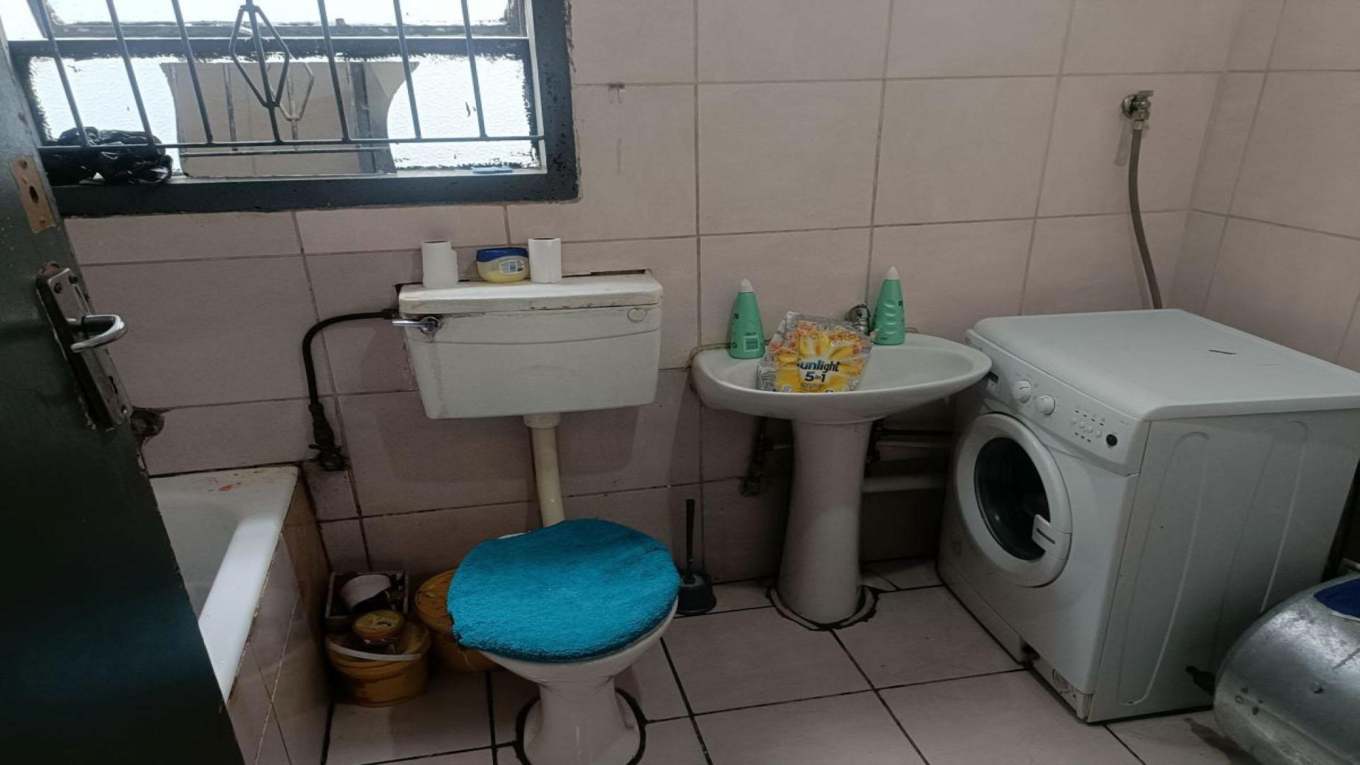 Bathroom 3+ of property in Klipspruit West