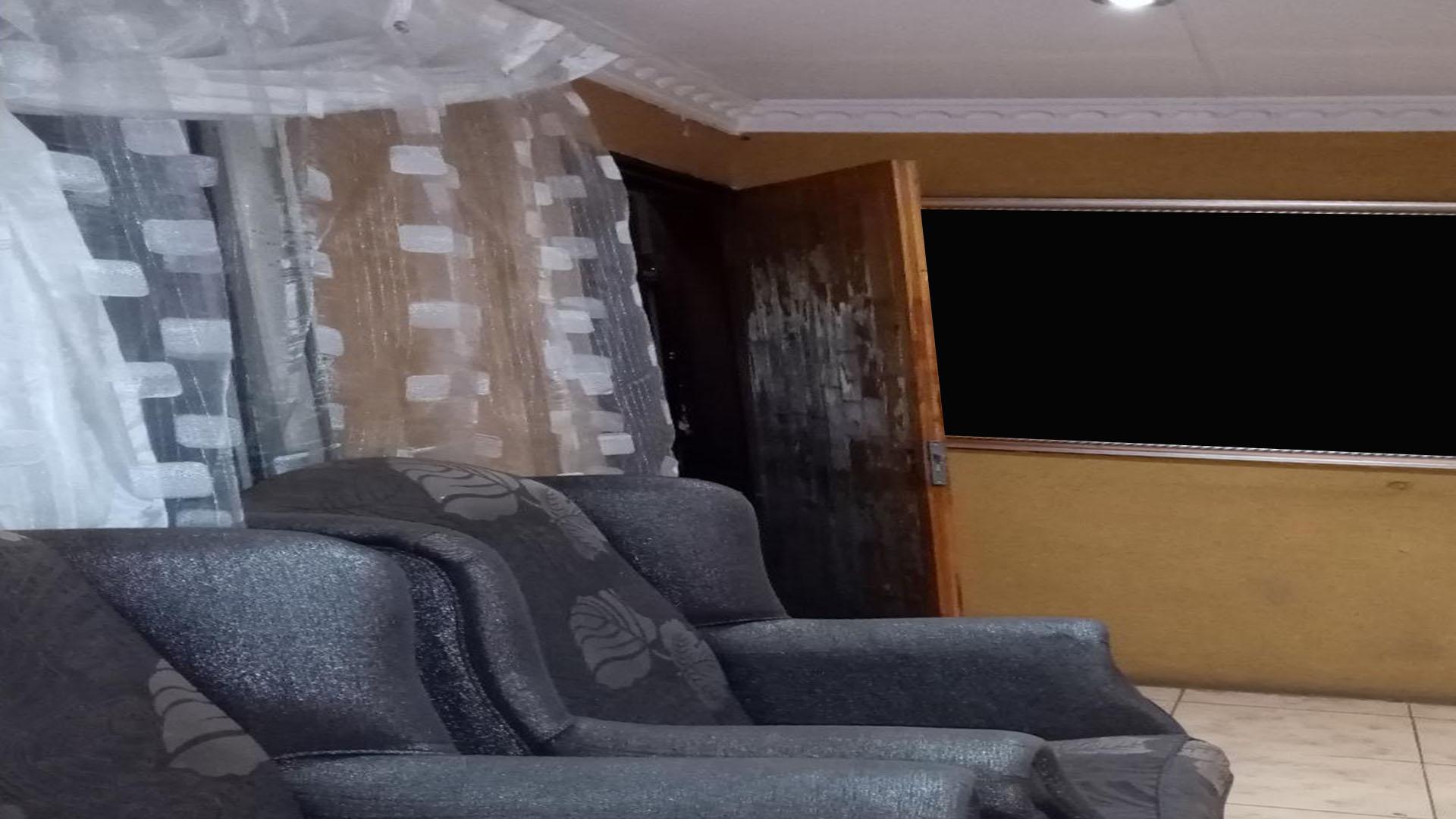 Lounges - 20 square meters of property in Glen Ridge (Gauteng - West)