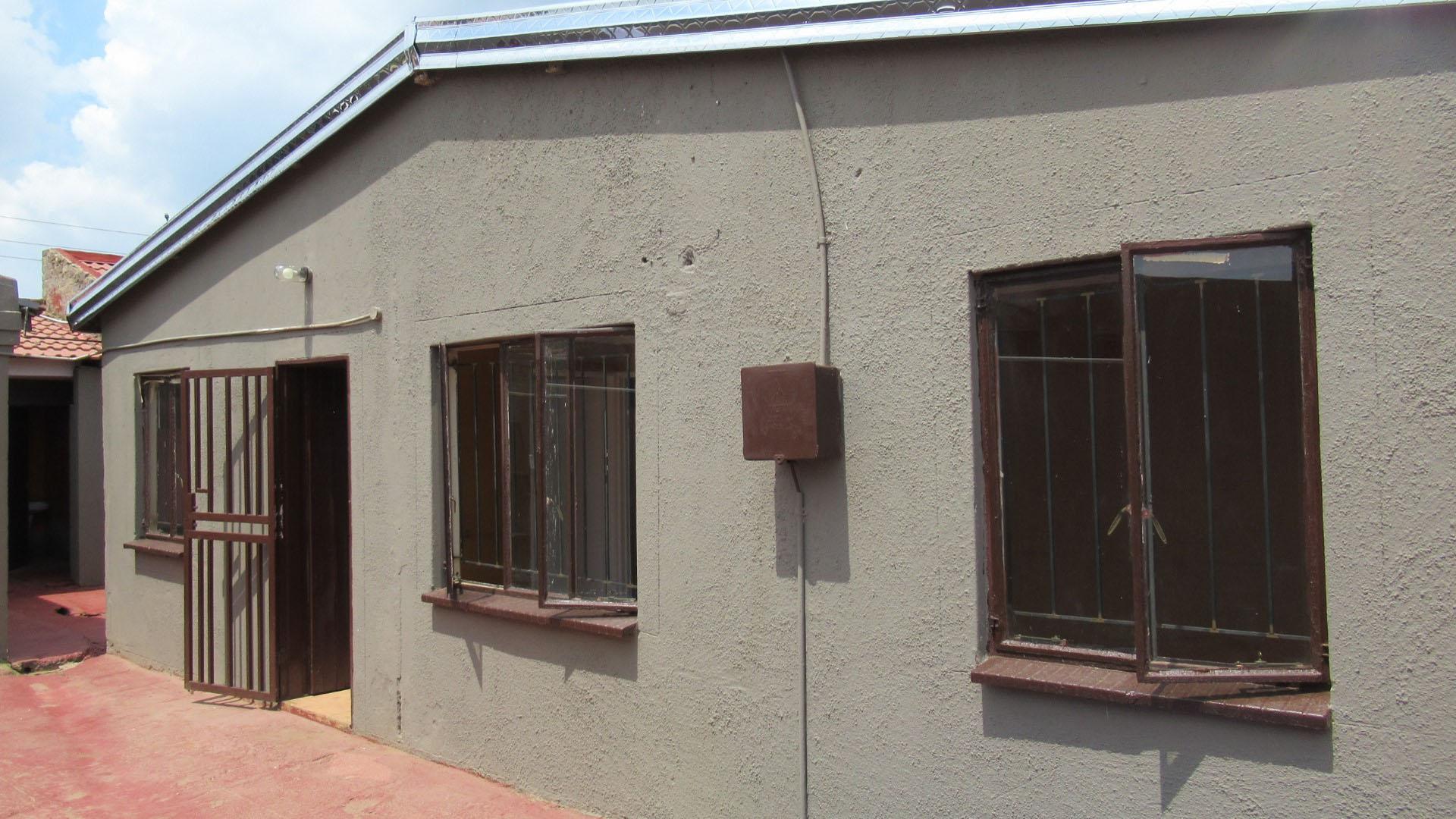 Backyard of property in Glen Ridge (Gauteng - West)