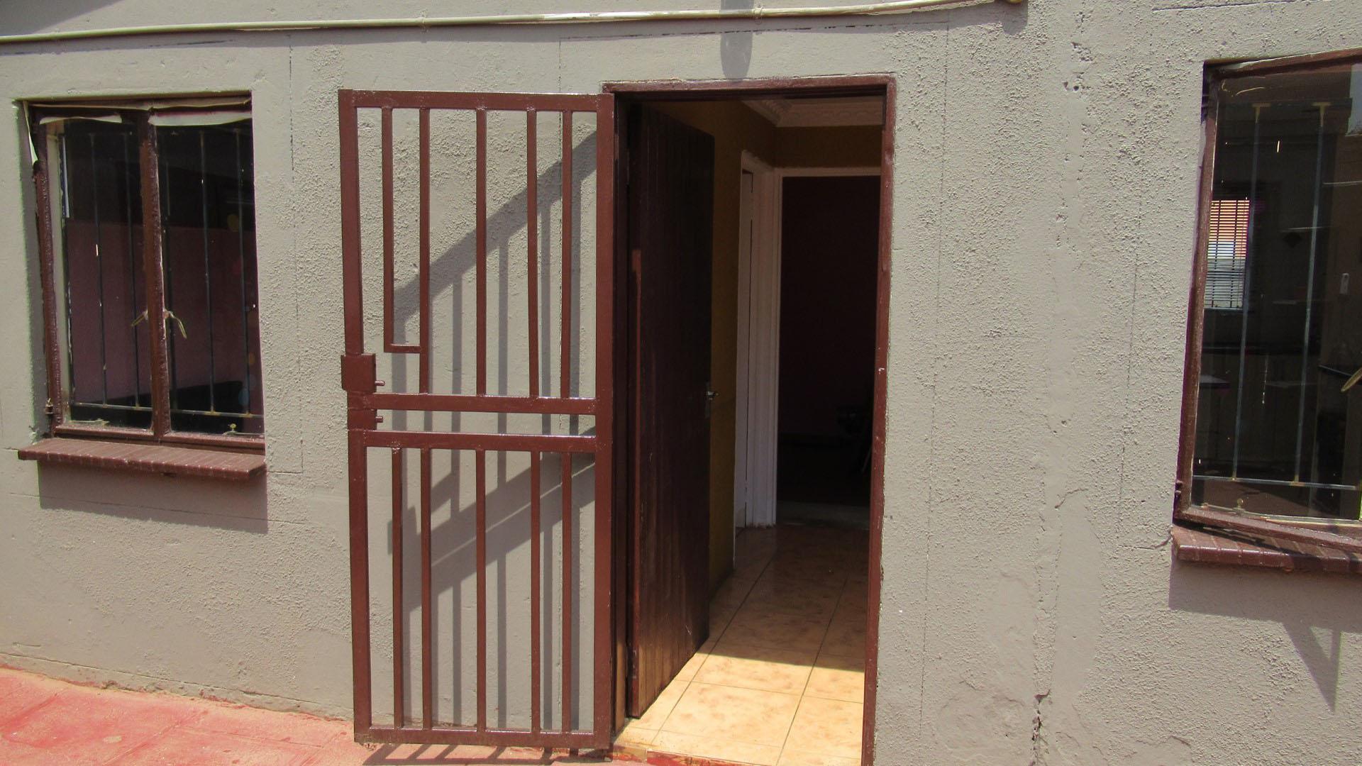 Backyard of property in Glen Ridge (Gauteng - West)