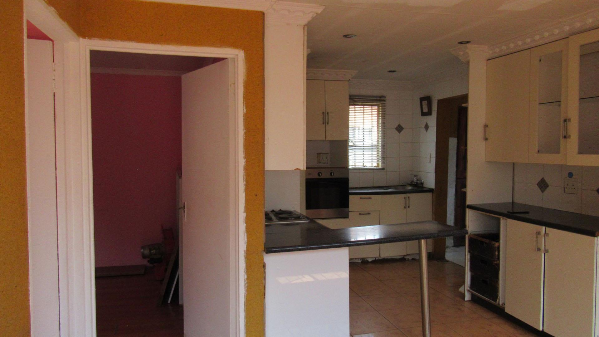 Lounges - 20 square meters of property in Glen Ridge (Gauteng - West)