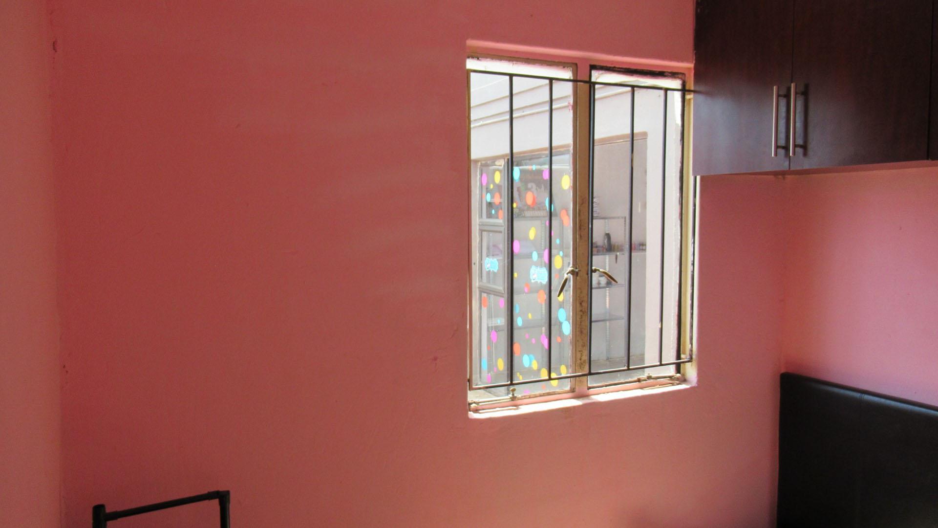 Bed Room 1 - 32 square meters of property in Glen Ridge (Gauteng - West)