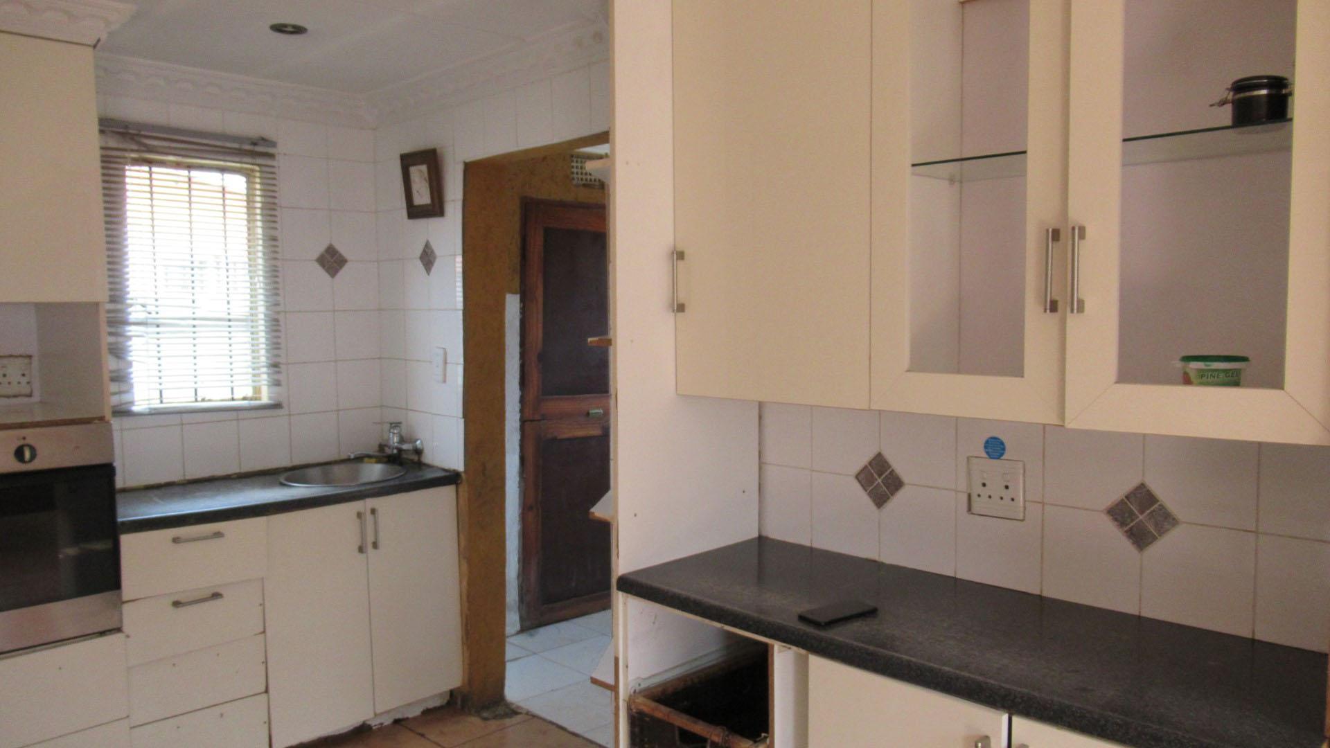 Kitchen - 24 square meters of property in Glen Ridge (Gauteng - West)