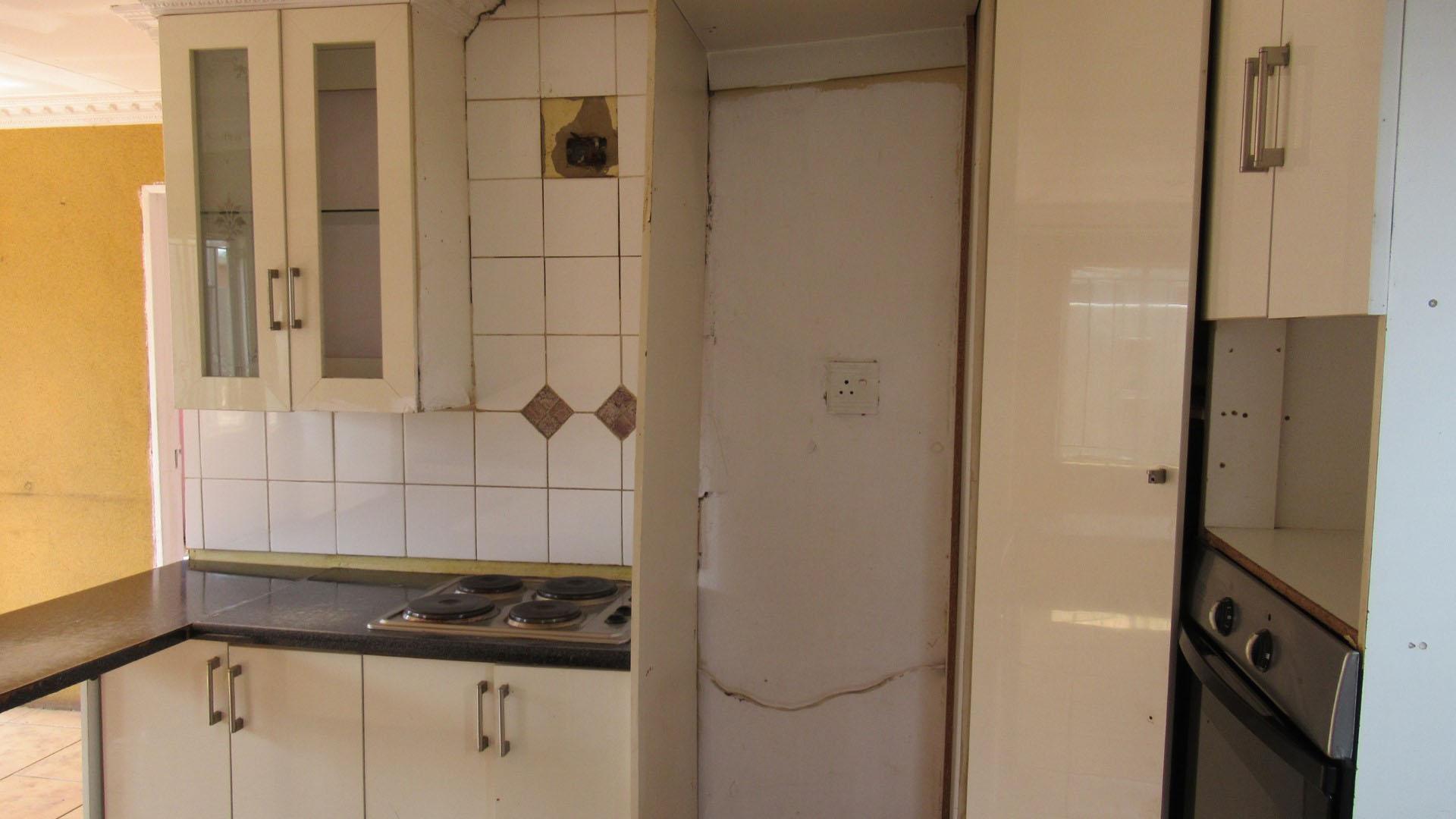 Kitchen - 24 square meters of property in Glen Ridge (Gauteng - West)