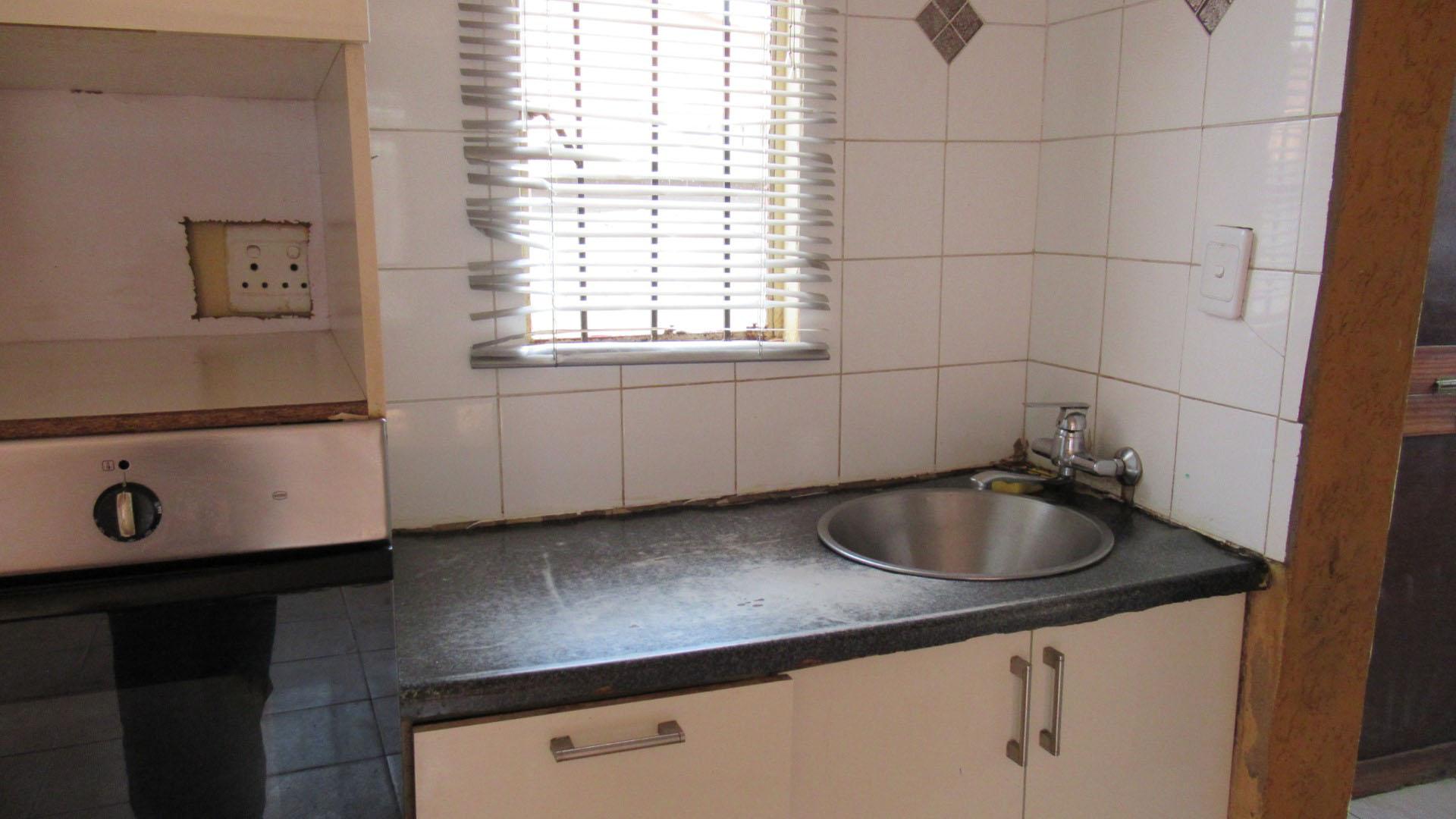 Kitchen - 24 square meters of property in Glen Ridge (Gauteng - West)