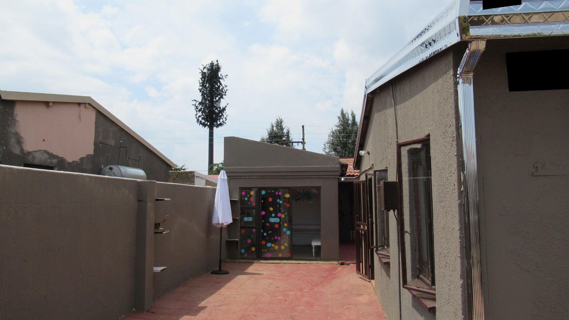 Front View of property in Glen Ridge (Gauteng - West)