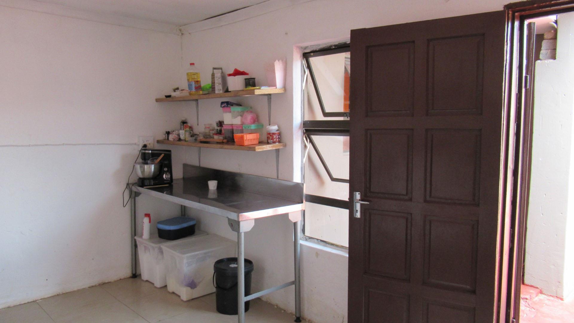 Kitchen - 24 square meters of property in Glen Ridge (Gauteng - West)