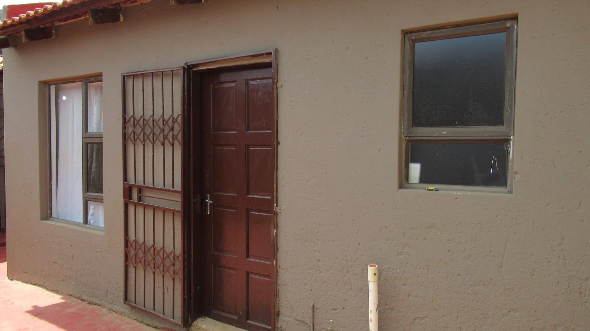 Backyard of property in Glen Ridge (Gauteng - West)