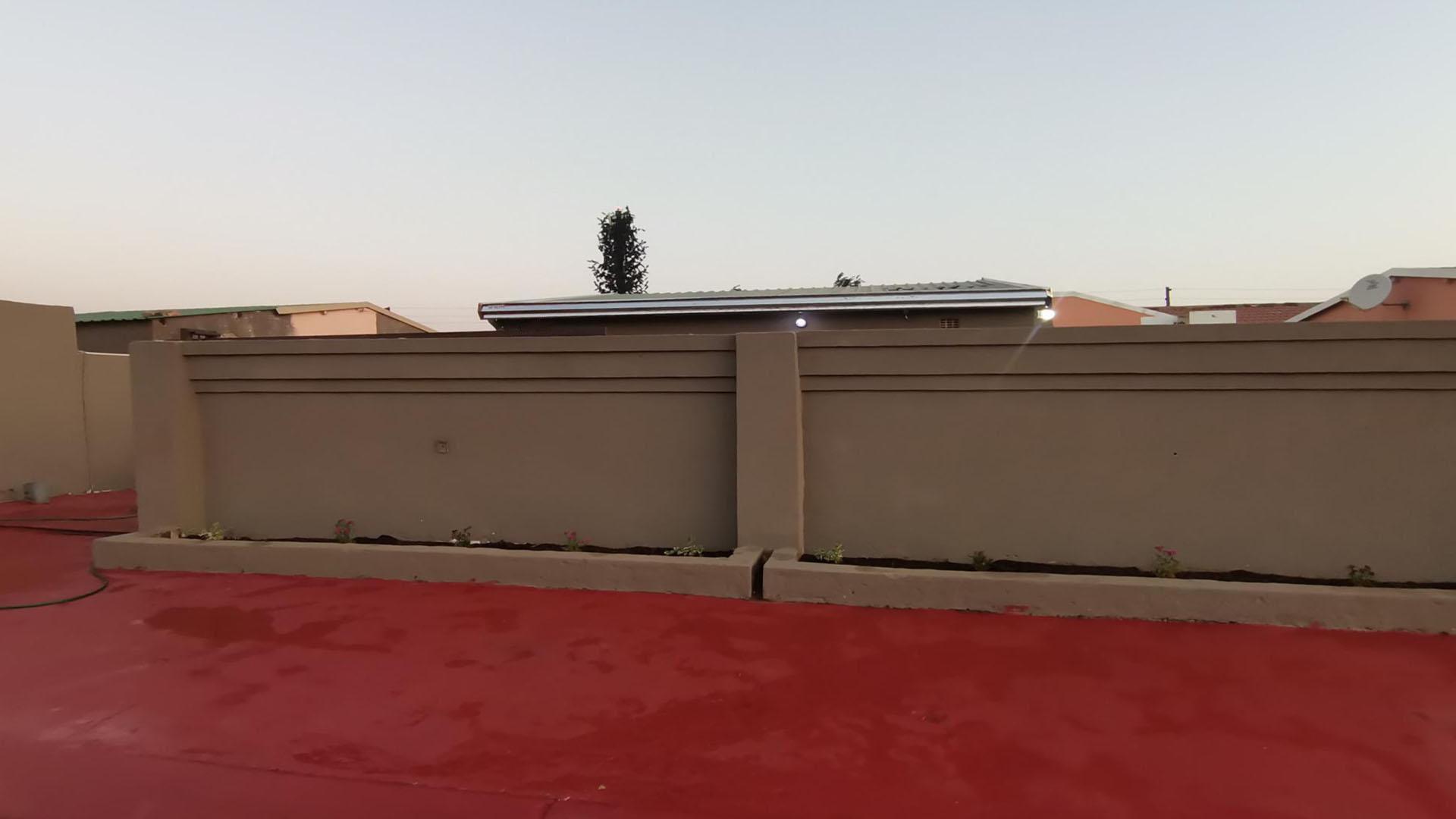 Front View of property in Glen Ridge (Gauteng - West)