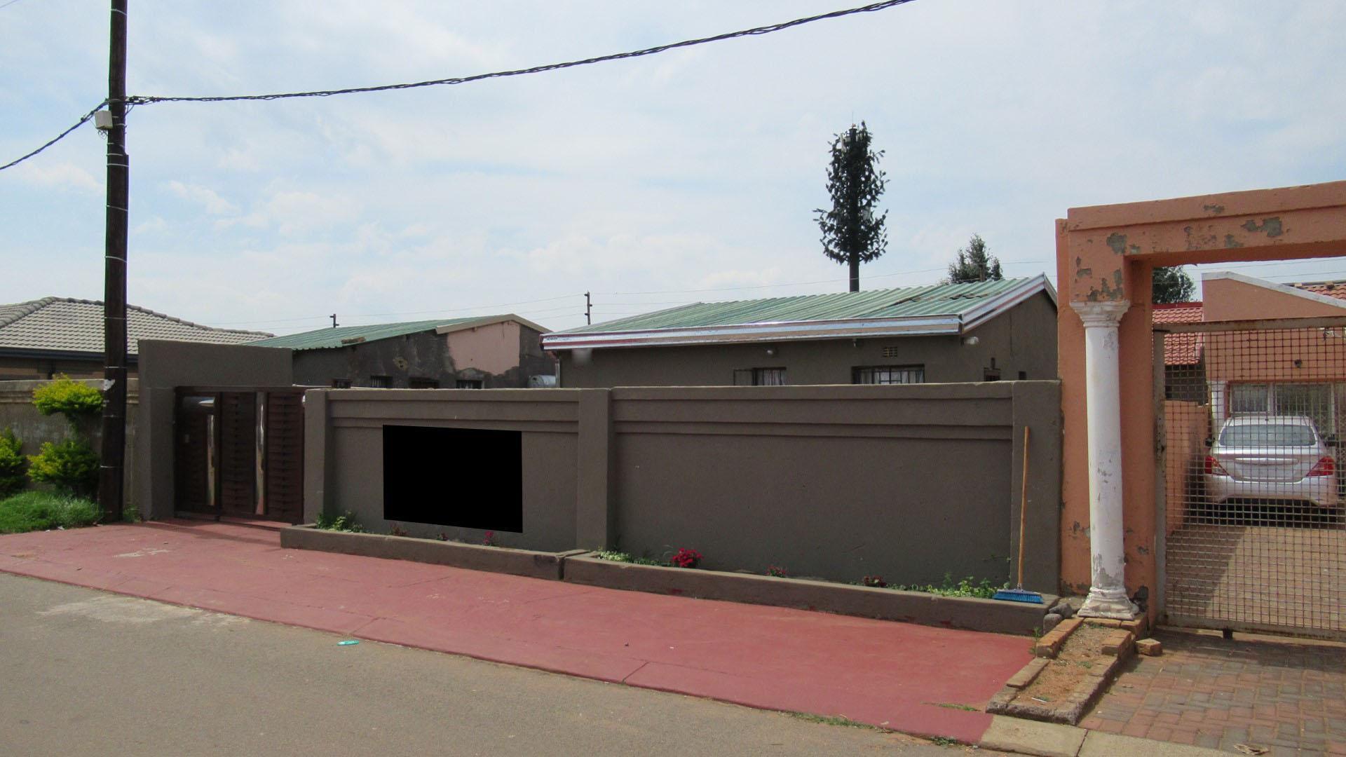 Front View of property in Glen Ridge (Gauteng - West)