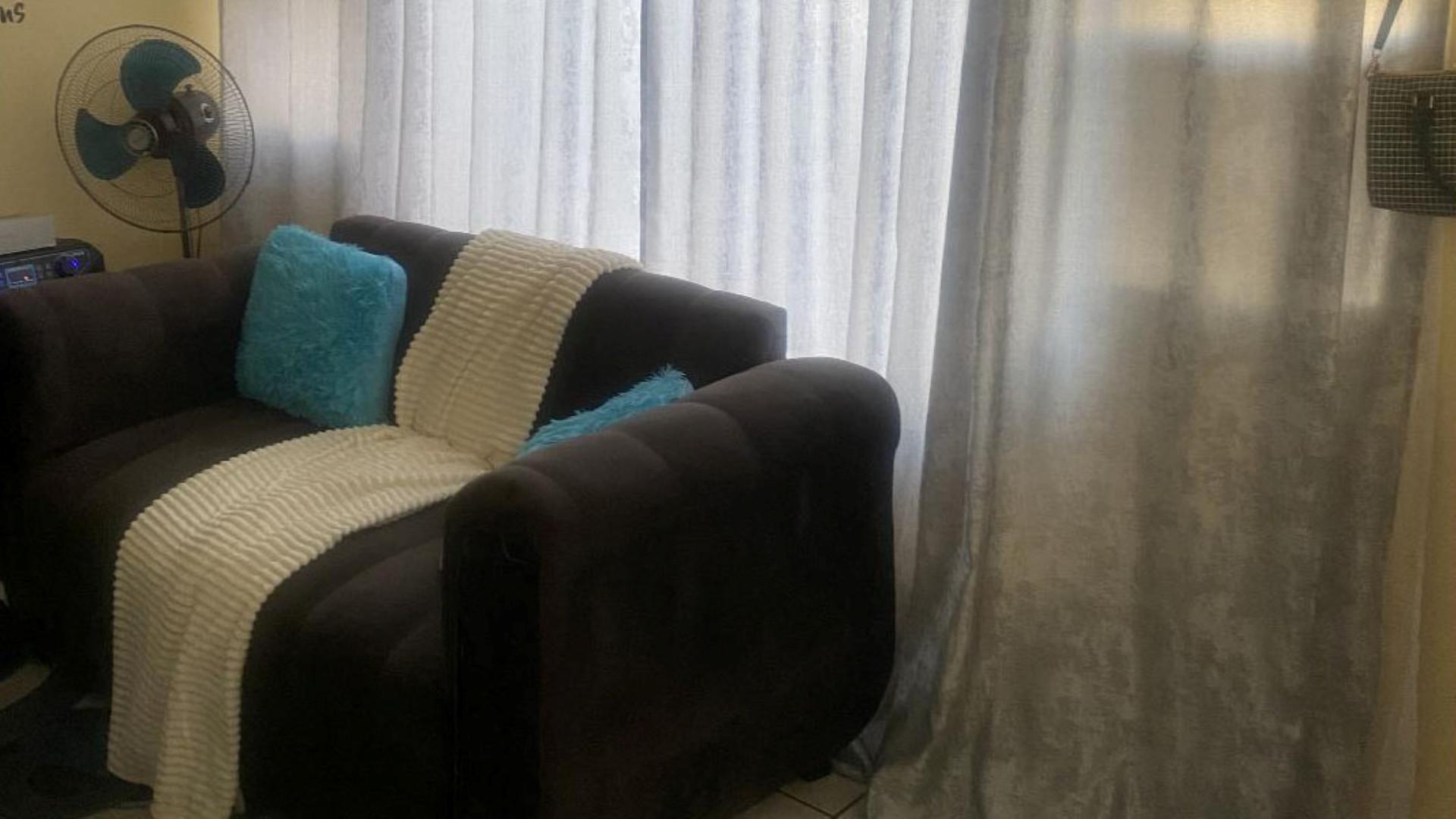 Lounges of property in Quigney