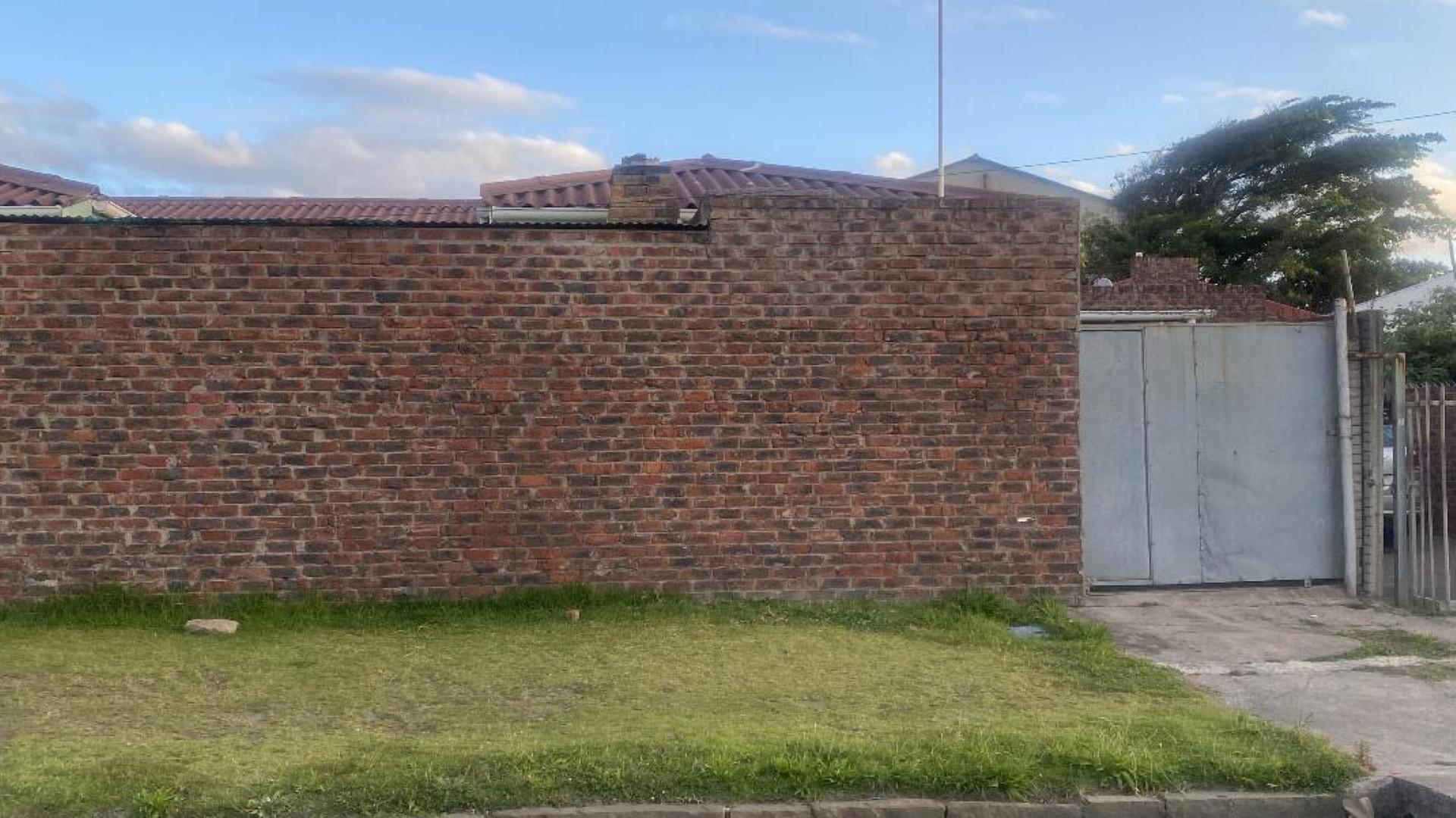 Front View of property in Quigney