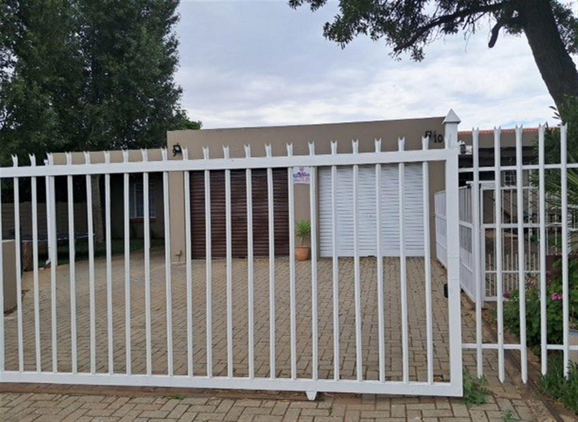 Front View of property in Langenhoven Park