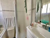 Main Bathroom of property in St Micheals on Sea