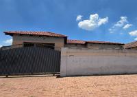 Front View of property in Vosloorus