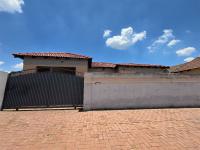 Front View of property in Vosloorus