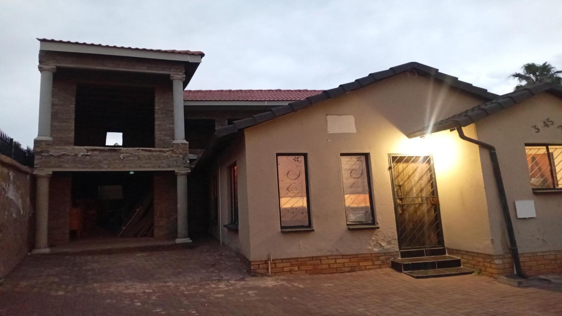Front View of property in Naturena