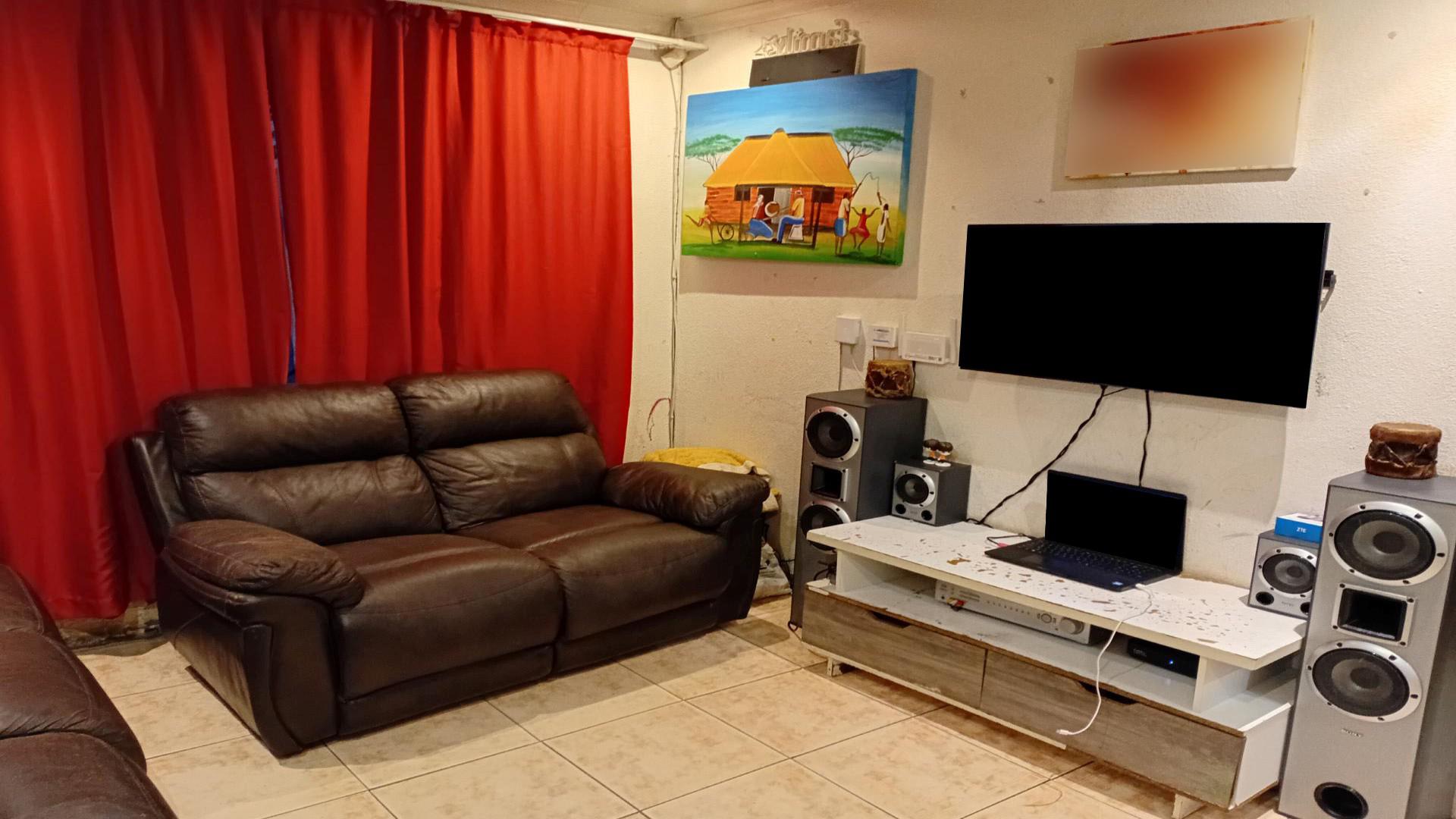 Lounges of property in Naturena