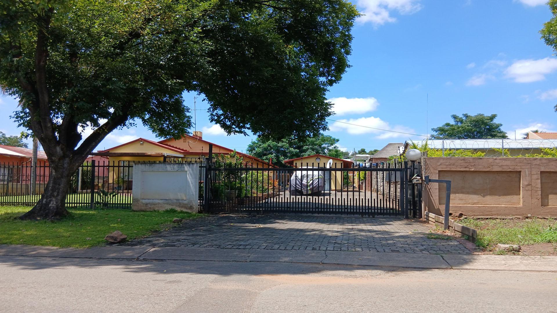 Front View of property in Silverton
