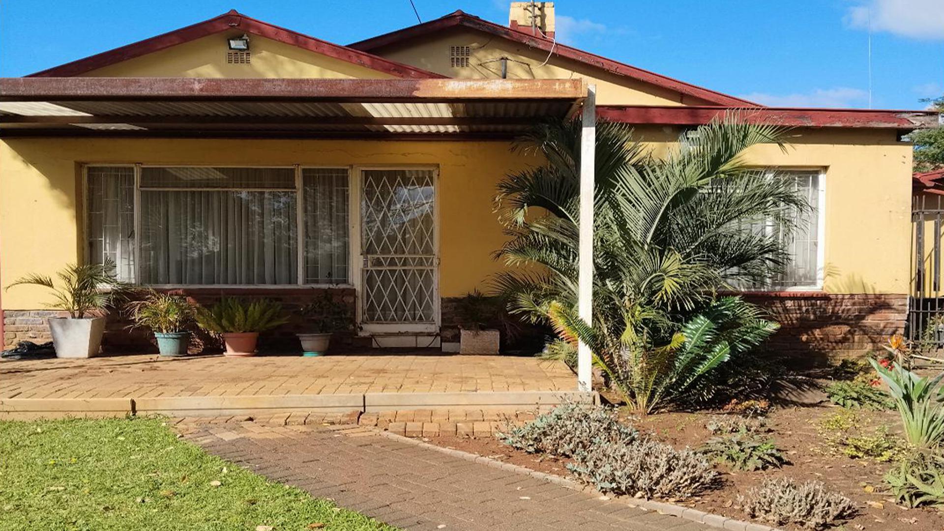 Front View of property in Silverton
