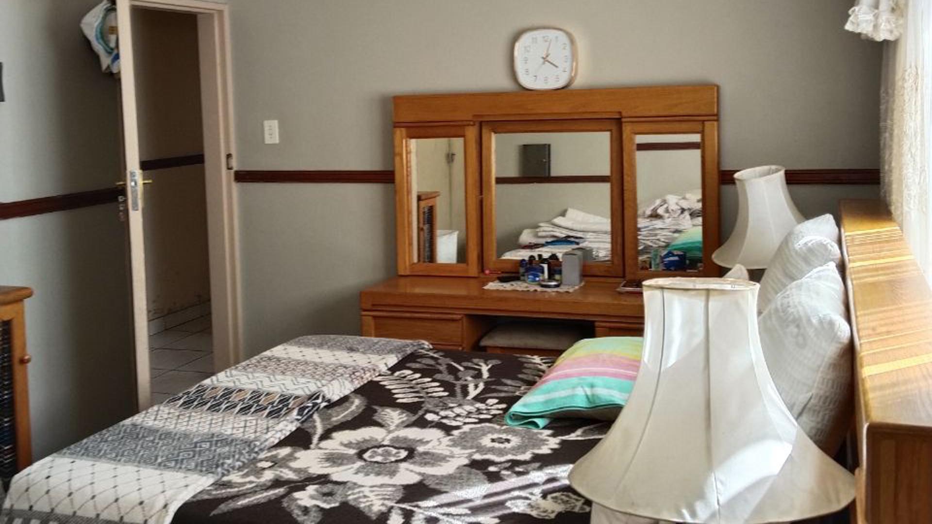 Bed Room 2 of property in Silverton