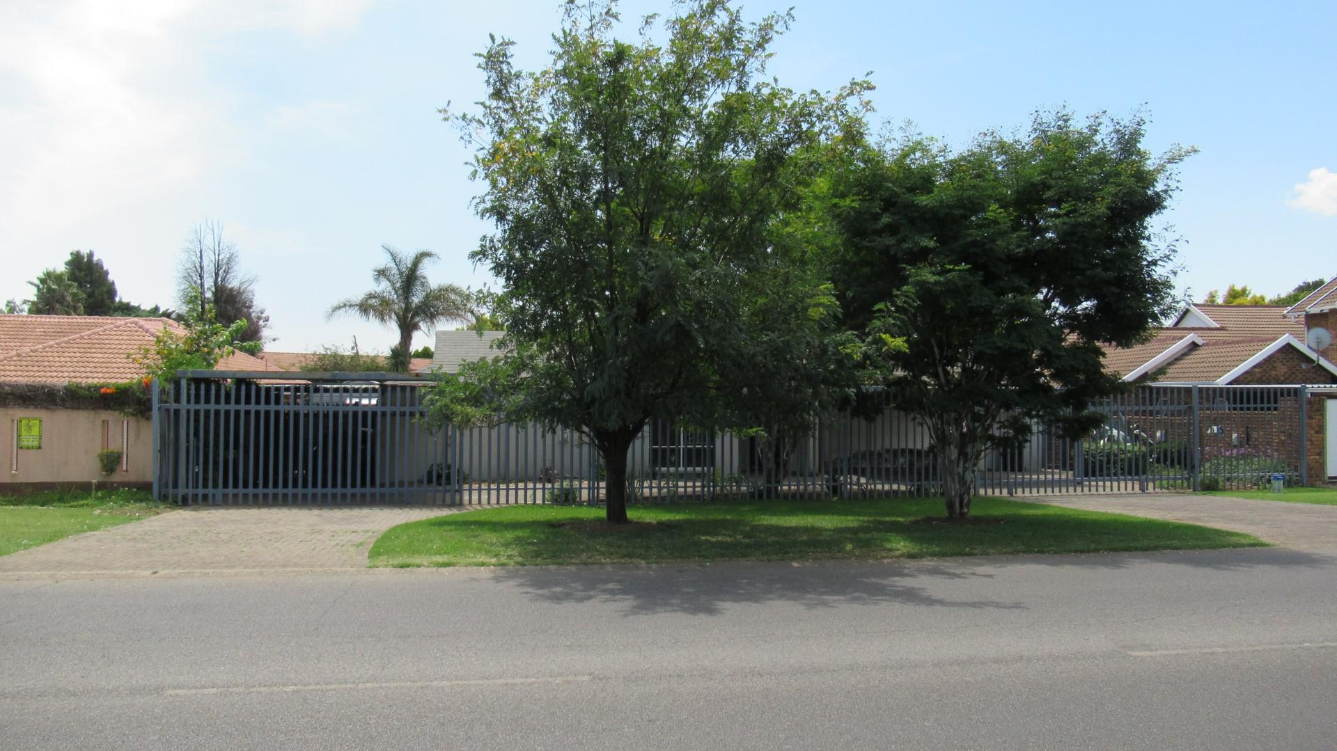 Front View of property in Edleen