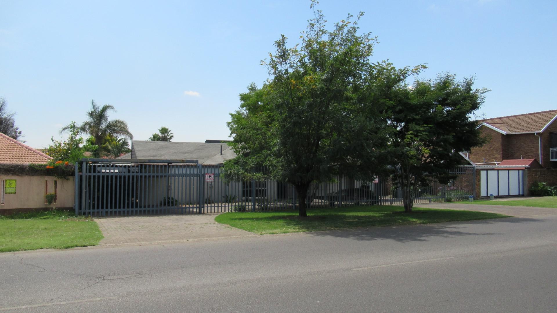 Front View of property in Edleen