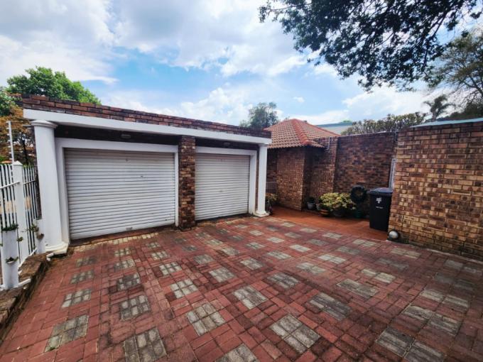 3 Bedroom House to Rent in Faerie Glen - Property to rent - MR540929