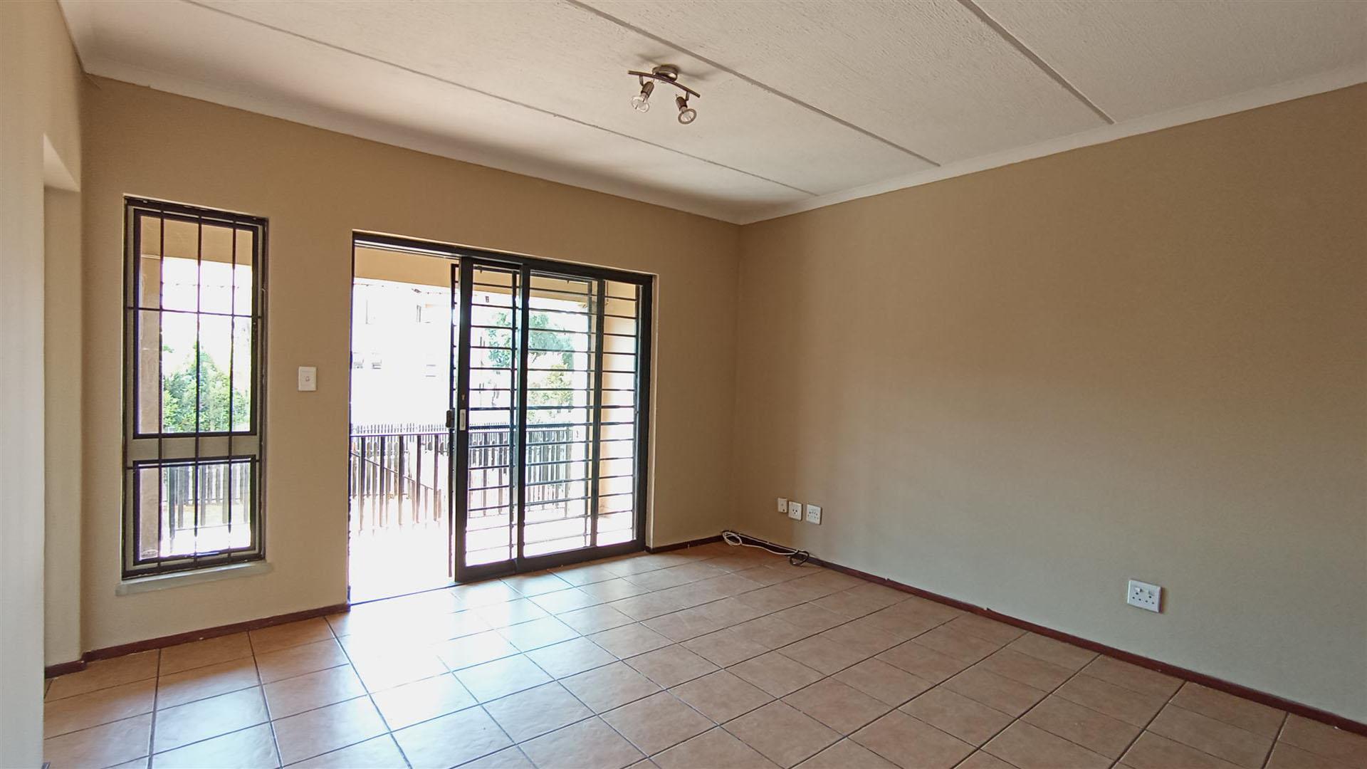 Lounges - 11 square meters of property in Erand Gardens