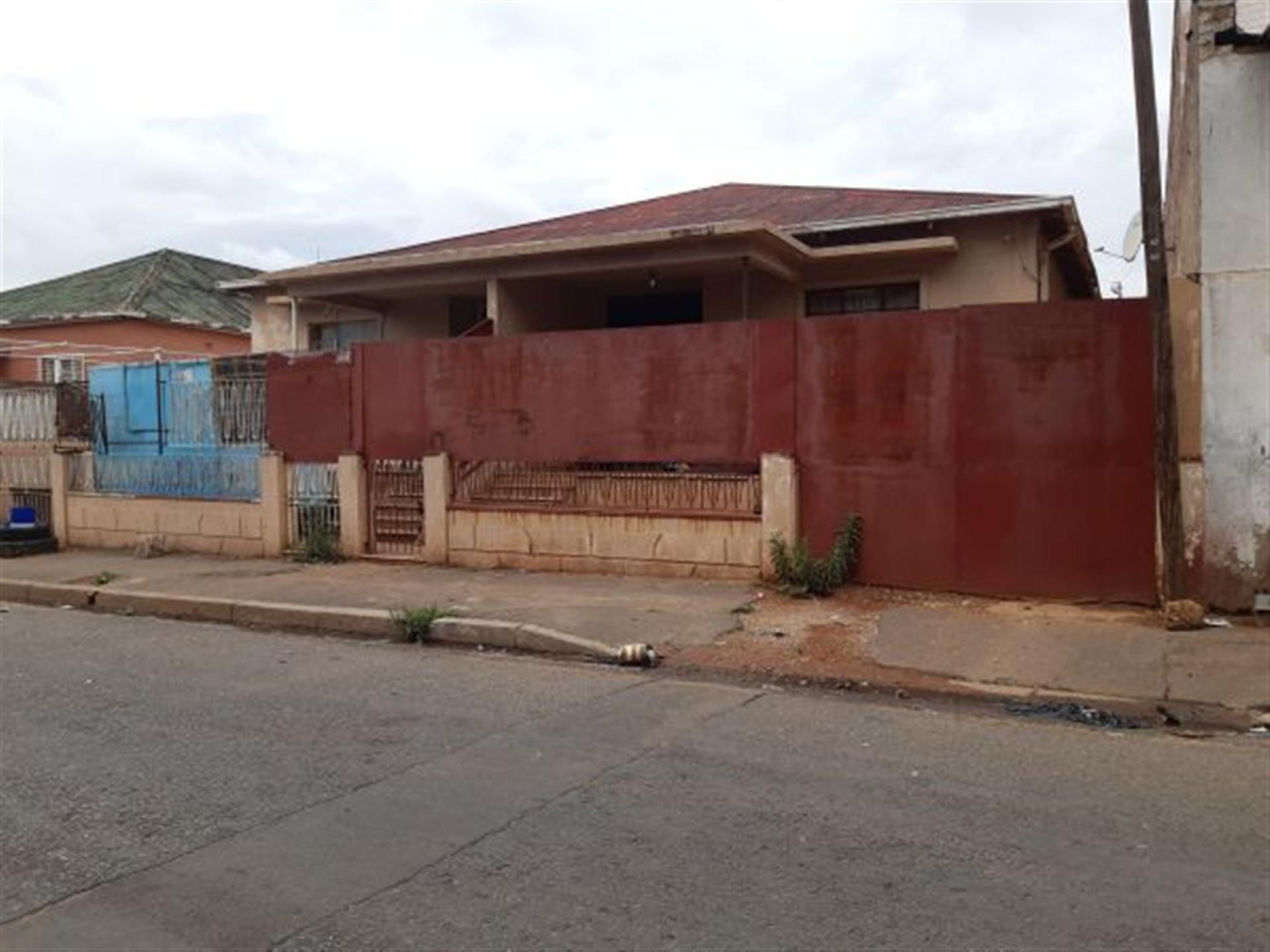 Front View of property in La Rochelle - JHB