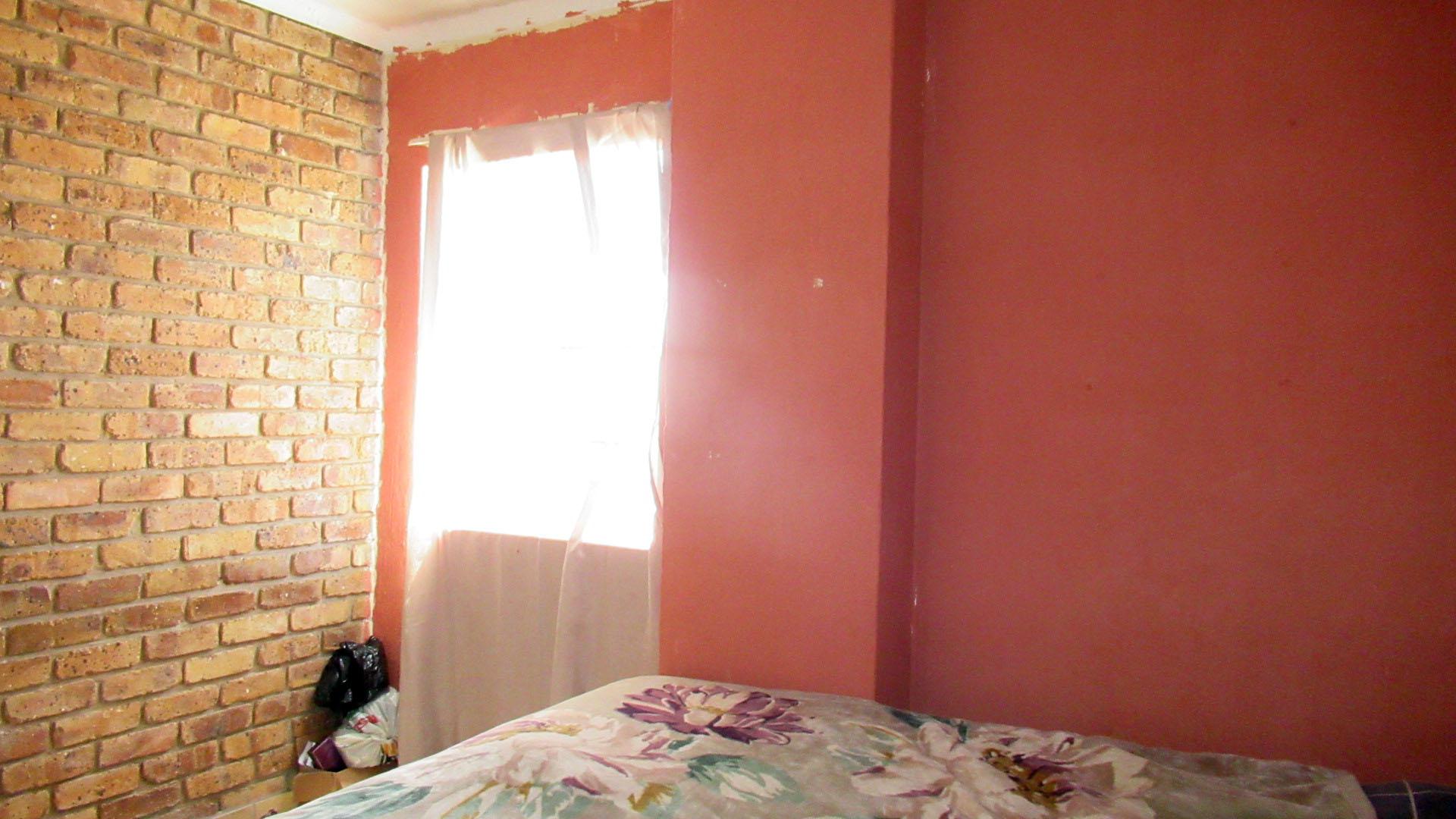 Main Bedroom - 13 square meters of property in Pretoria West